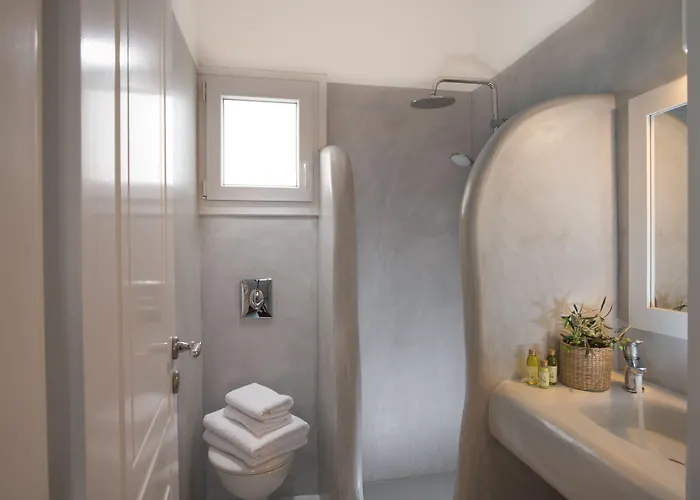 Perla - Delmar Collection